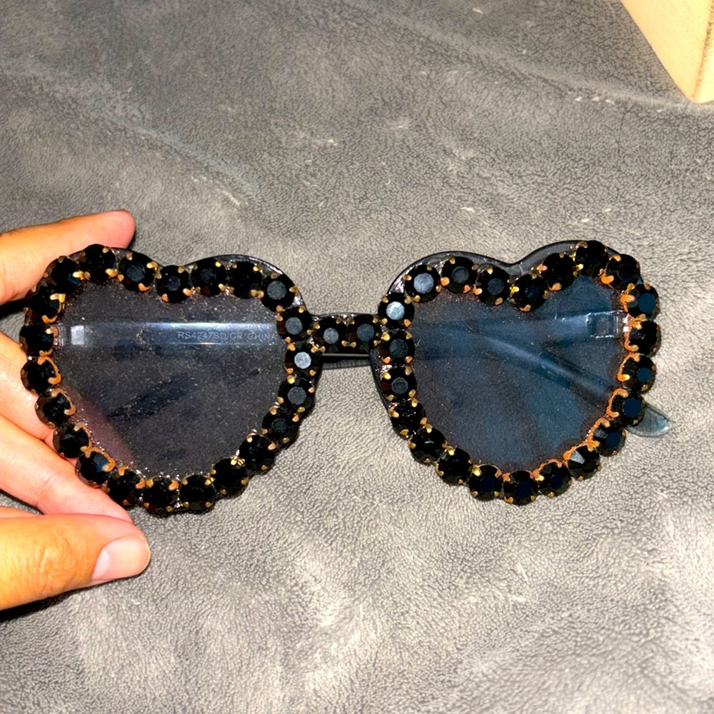 BLACK HEART 🖤 SUNGLASSES 😎